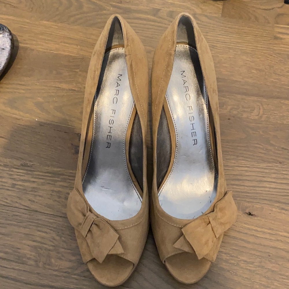 Marc Fisher tan open toe pumps - size 8